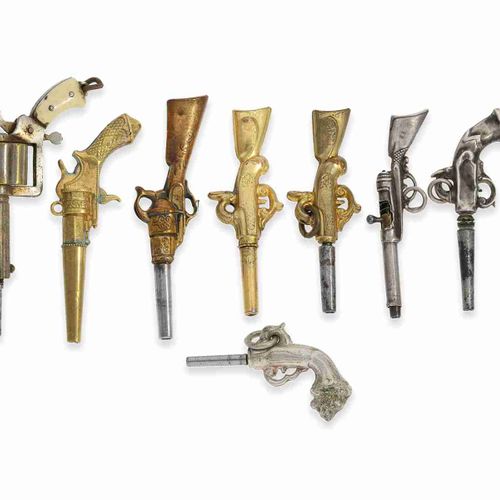 Null 钟表钥匙：有趣的一组8把手枪形钟表钥匙，1800-1850年

约。34-54毫米，不同的设计，不同的材料，不同的状况，部分做工非常细致。