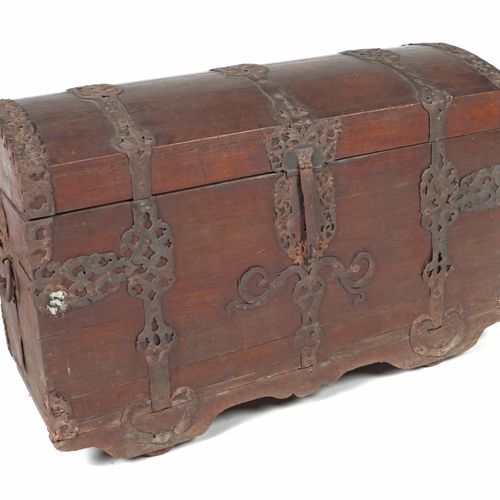 Null Arcón barroco de tapa redonda del siglo XVIII, roble, el cuerpo de la caja &hellip;