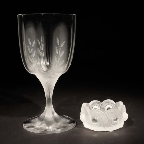 Null Lalique, René Ay 1860 - 1945 Paris. Vase à pied et petite coupe à doigt ''G&hellip;