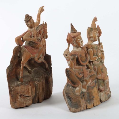 Null Deux figurines en bois Birmanie, 20e s., bois sculpté et coloré, couple dan&hellip;