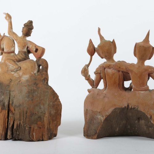 Null Deux figurines en bois Birmanie, 20e s., bois sculpté et coloré, couple dan&hellip;