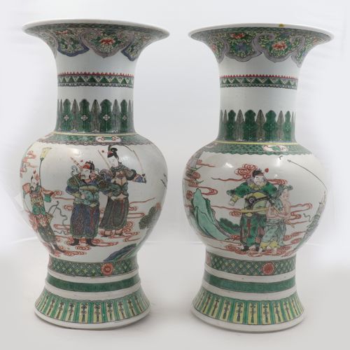 Pair Of Chinese Famille Rose Porcelain Vases. XIX century Pareja de jarrones de &hellip;