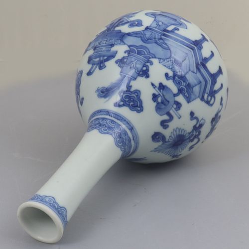A CHINESE BLUE & WHITE PORCELAIN VASE. XIX century EINE CHINESISCHE BLAU-WEISSE &hellip;