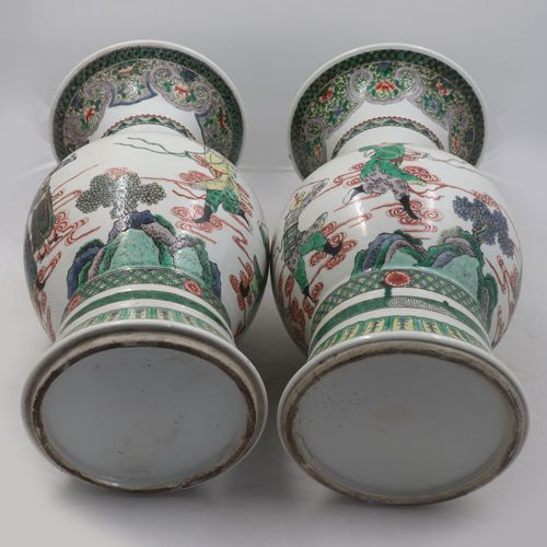 Pair Of Chinese Famille Rose Porcelain Vases. XIX century Pareja de jarrones de &hellip;