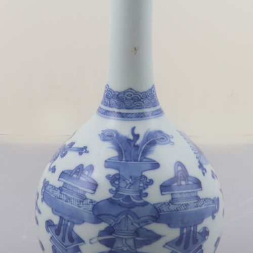 A CHINESE BLUE & WHITE PORCELAIN VASE. XIX century VASE EN PORCELAINE BLEU ET BL&hellip;