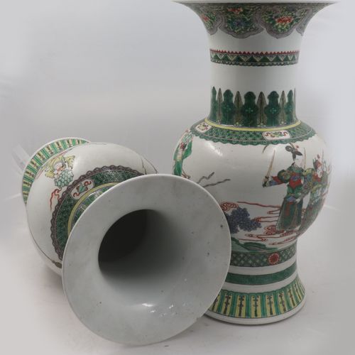 Pair Of Chinese Famille Rose Porcelain Vases. XIX century Coppia di vasi cinesi &hellip;