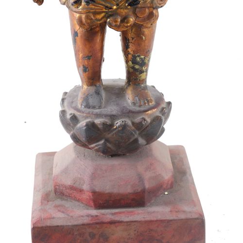 A Bronze buddha statue. XVIII 一尊青铜佛像。十八

漆器和镀金

高: 59厘米

状况。表面有磨损和划痕