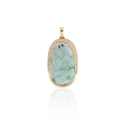 PENDENTE consisting of an oval engraved jadeite plaque with yellow gold setting &hellip;