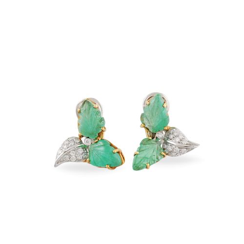 *ORECCHINI leaf motifs in yellow and white gold with engraved emeralds and brill&hellip;