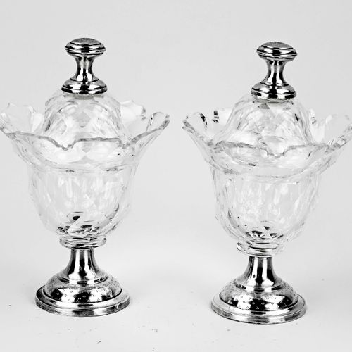 Null Two crystal candy coupes with silver, 833/000. Two coupes with grinding wor&hellip;