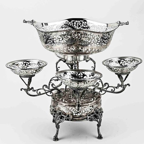 Null Large silver table showpiece, 925/000. Richly decorated. A round etagere st&hellip;