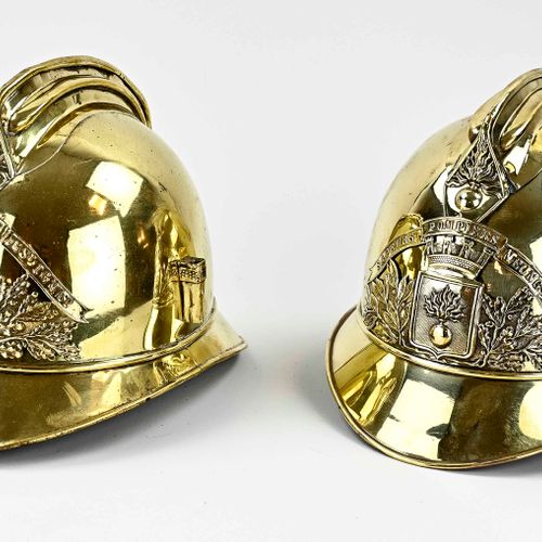 Deux anciens casques de pompiers français en laiton. 1x Sapeurs Pompiers de St. &hellip;