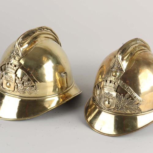 Deux casques de pompiers français du 19ème siècle en laiton. Sapeurs Pompiers de&hellip;