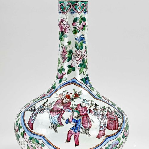Null Vaso da pipa Family Rose in porcellana cinese del XVIII secolo con decoro d&hellip;