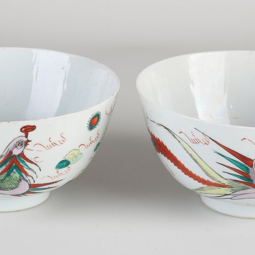 Null Due ciotole in porcellana cinese del XIX secolo con decoro di fenice/drago.&hellip;