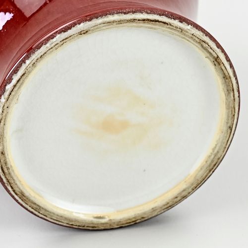 Null Gran jarrón de porcelana china Sang de Boeuf con esmalte rojo. Sin marca de&hellip;