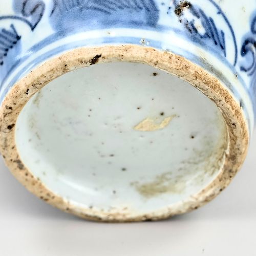 Null Antiguo jarrón esférico de porcelana china con decoración de peces y nenúfa&hellip;