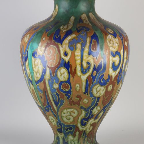 Null 非常大的古董艺术装饰Breetvelt Gouda-South Holland陶器花瓶。字母A。大约在1910 - 1920年。花卉的抽象装饰。尺寸。&hellip;