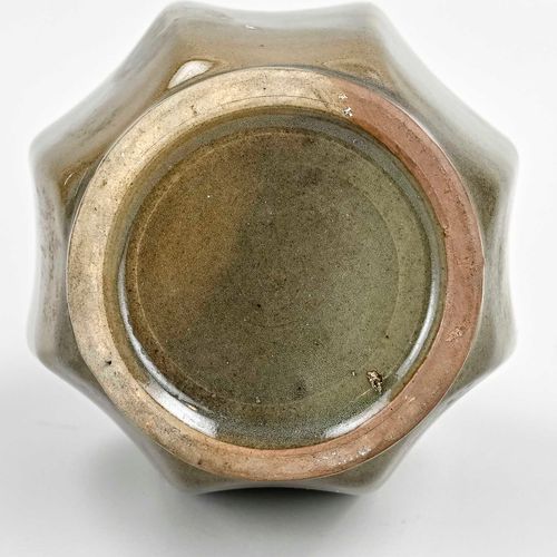 Null Antike achteckige Vase aus chinesischem Celadon-Porzellan. Abmessungen: H 2&hellip;