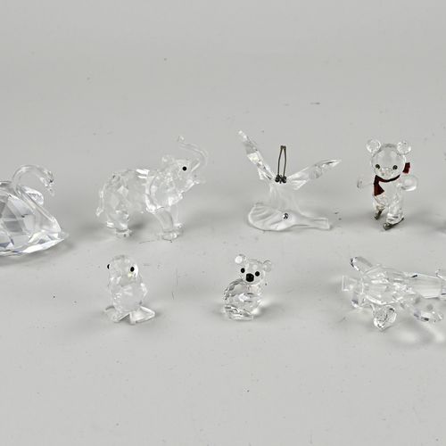 Null Huit figures anciennes en cristal Swarovski. Deuxième moitié du 20e siècle.&hellip;