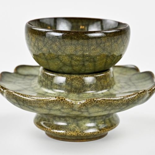 Null 中国瓷器青花瓷碗与杯垫，莲花形状。尺寸。9 x Ø 12厘米。状况良好。