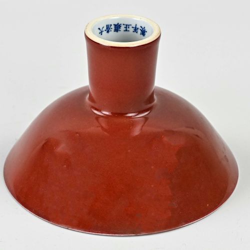 Null 中国瓷碗，高足，红棕色釉+底款。尺寸。高11 x 直径16.7厘米。状况良好。