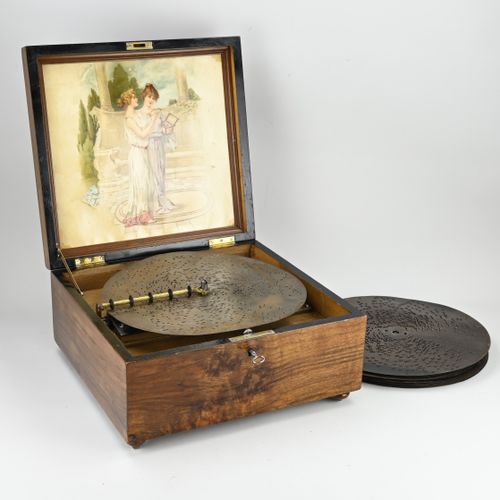 Null Gran caja de música alemana Kalipe de nogal con intarsia. Circa 1900. En mu&hellip;