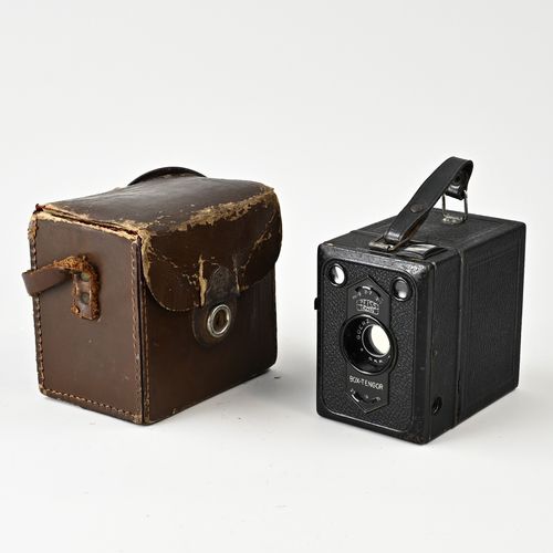 Null Old German Zeiss Ikon Box Tengor 54/2 camera in leather box. Dimensions: 11&hellip;