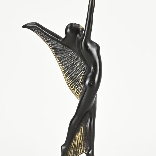 Null 有签名的青铜像。跳舞的女士。作者：马蒂亚尼。20世纪下半叶。尺寸。高28厘米。状况良好。