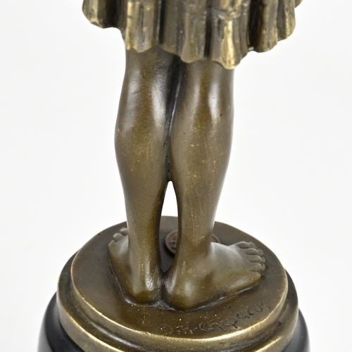 Null Bronze figure. Girl on marble base. 21st century. To Chipparus (girl in dre&hellip;