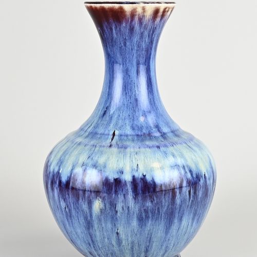 Null 中国瓷器花瓶，釉面过期+底部标记。尺寸。高26厘米。状况良好。