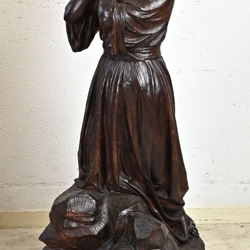 Null 阿尔方斯-德-通贝。1843 - 1918.大型法国古董陶土人像。祈祷的女人。尺寸。高102厘米。状况良好。
