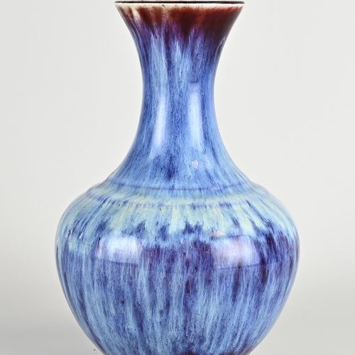 Null 中国瓷器花瓶，釉面过期+底部标记。尺寸。高26厘米。状况良好。