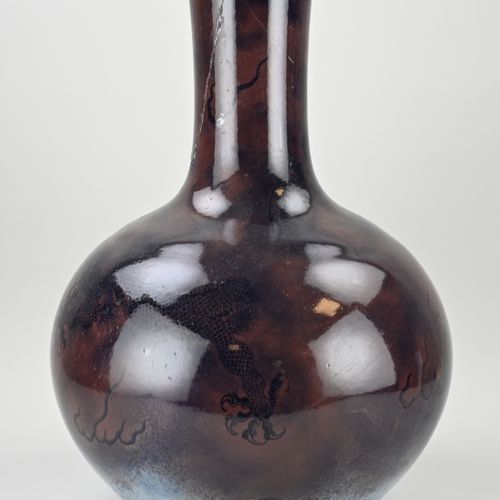 Null 非常大的中国瓷器花瓶，有龙的装饰+底部标记。颈部损坏。尺寸。高52 x 直径36厘米。状况中等。