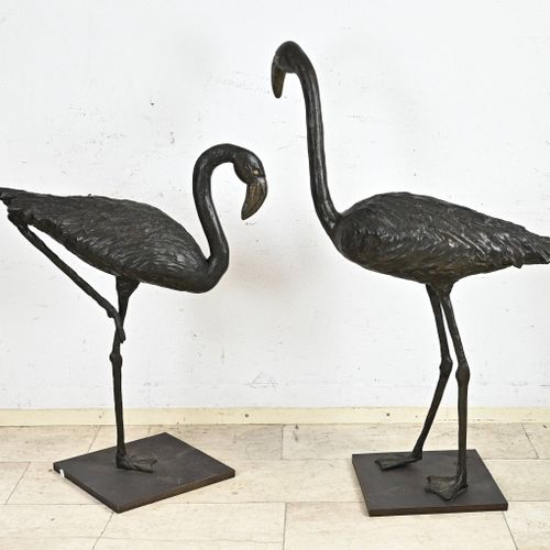 Null Two large bronze flamingos on true large. Dimensions: 97 / 129 cm. 21st cen&hellip;