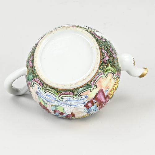 Null Vaso da disegno in porcellana di famiglia cantonese del XIX secolo con figu&hellip;