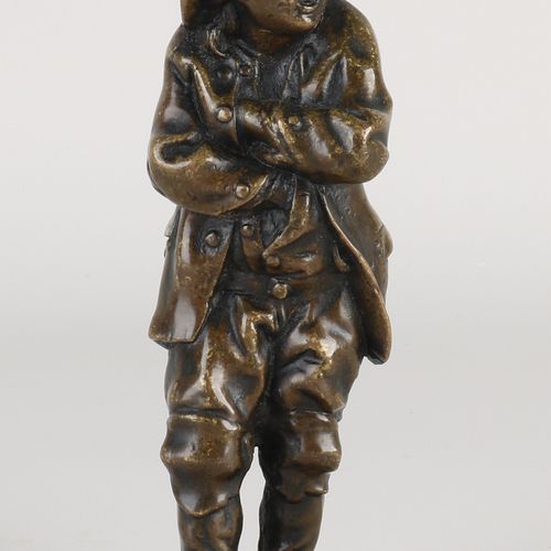 Null Antike Bronzefigur. Um 1900. Mann in Kleidung des 17. Jahrhunderts. Jh. Abm&hellip;