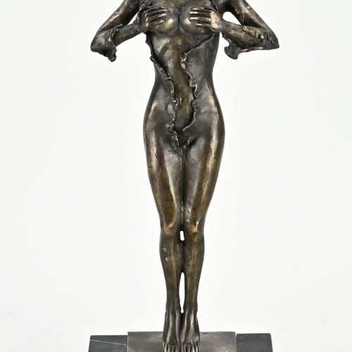 Null Figura moderna de bronce. Dama erótica en traje de gato, sobre base de márm&hellip;