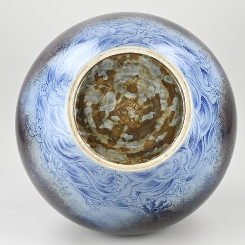 Null Very large Chinese porcelain vase with dragon decor + bottom mark. Neck dam&hellip;