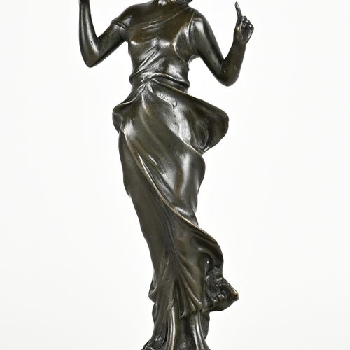 Null Figure en bronze de style Art Nouveau. Figure sur socle en marbre. 20ème si&hellip;