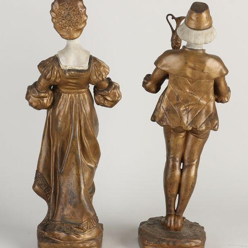 Null 两个19世纪的法国镀金人物与双色瓷。由金属组成。尺寸。高28 - 30厘米。状况良好。