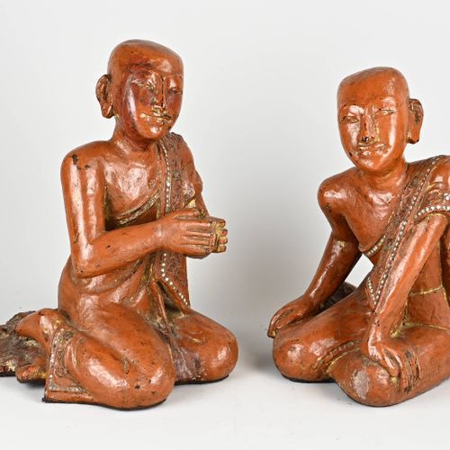 Null Deux moines bouddhistes anciens en bois sculpté avec polychromie. 19ème siè&hellip;