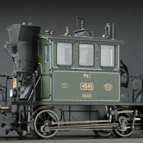 Trix HO/Ref 22021。 巴伐利亚皇家铁路公司的 "Glaskasten "蒸汽机车。 生产于2006年。 新的条件。 原包装/未开封。 长9厘米