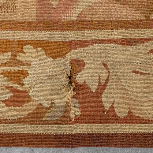 Null Tapisserie ancienne, décorée de faune et de flore. XVIIe siècle.

Le tapis &hellip;