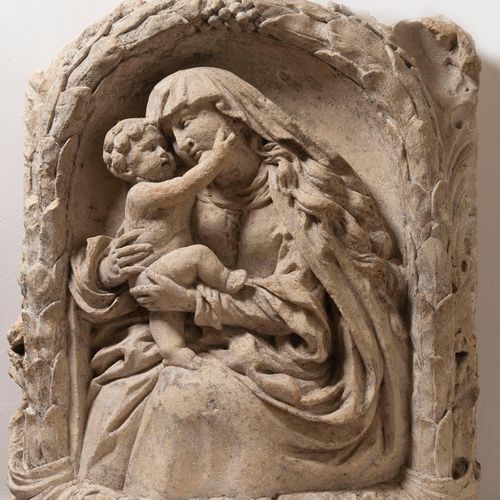 Stone relief of Madonna and Child, Italy, 1691 (MDCXCI) La Vierge et l'Enfant so&hellip;