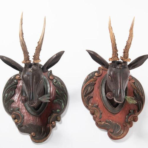A Pair of Deer Heads, 18th century 一对鹿头，18世纪，木雕，头部有鹿角约30厘米