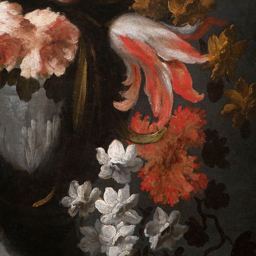 18th Century Italian School, Floral Still Life 在深色背景前的一块大灰石板上，矗立着一个大花瓶，里面装满了美丽的花&hellip;