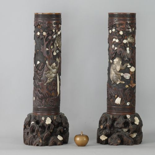 JAPAN, Meiji period (1868 1912). Pair of vases decorated with monkeys in a lands&hellip;