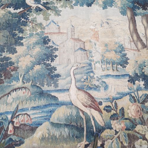Null 佛兰德挂毯/verdure，可能是Oudenaarde，17世纪，有一个树林的景色，背景是两只苍鹭和一些房屋，有花边，有些修复和小的损坏，尺寸为242&hellip;