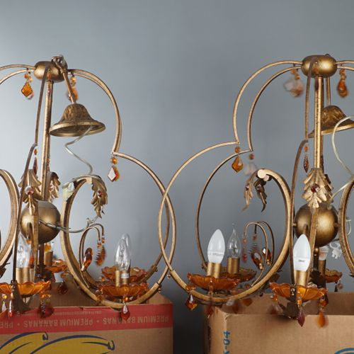 Null Dos lámparas de araña con colgantes de cristal, dim. 70 x 68 cm (2x)